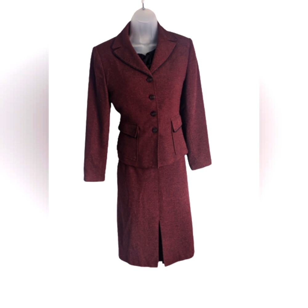 Kasper 2pc skirt suit with real pockets
